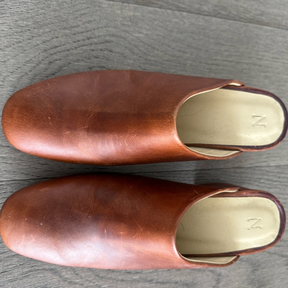 Nisolo clog heel